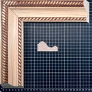 7035 baja - CARAMELO MACIZO Moldura de Madera de Pino de Primera, Linea Decorativa, Tipo Plana, de 35mm de espesor x 070mm de ancho. con Textura, sin Acabado.