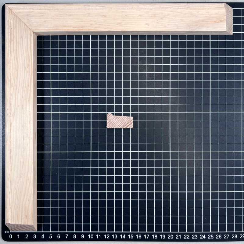 Bastidor Oleo - 19 x 32 Moldura de Madera de Pino de Primera, Linea Decorativa, Tipo Plana, de 19mm de espesor x 032mm de ancho. sin Textura, sin Acabado.