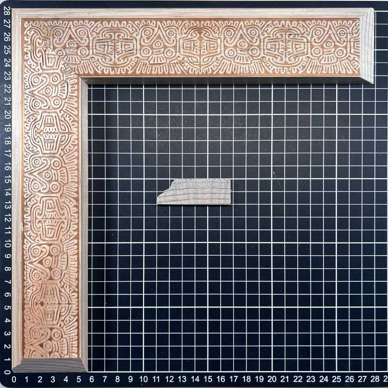 Gomez Maya/arte mexicano Moldura de Madera de Pino de Primera, Linea Decorativa, Tipo Plana, de 20mm de espesor x 057mm de ancho. con Textura, sin Acabado.