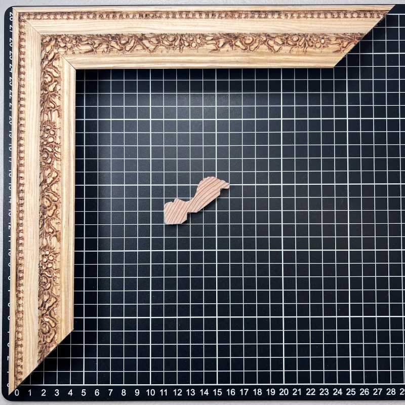 714 - G1 (española) Moldura de Madera de Pino de Primera, Linea para Marco, Tipo Faldon, de 19mm de espesor x 057mm de ancho. con Textura, sin Acabado.