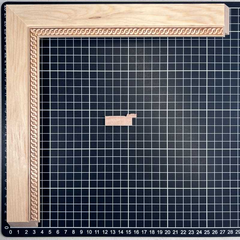 282 - 15 x 40 - Gr. 1 Moldura de Madera de Pino de Primera, Linea para Marco, Tipo Plana, de 15mm de espesor x 040mm de ancho. con Textura, sin Acabado.