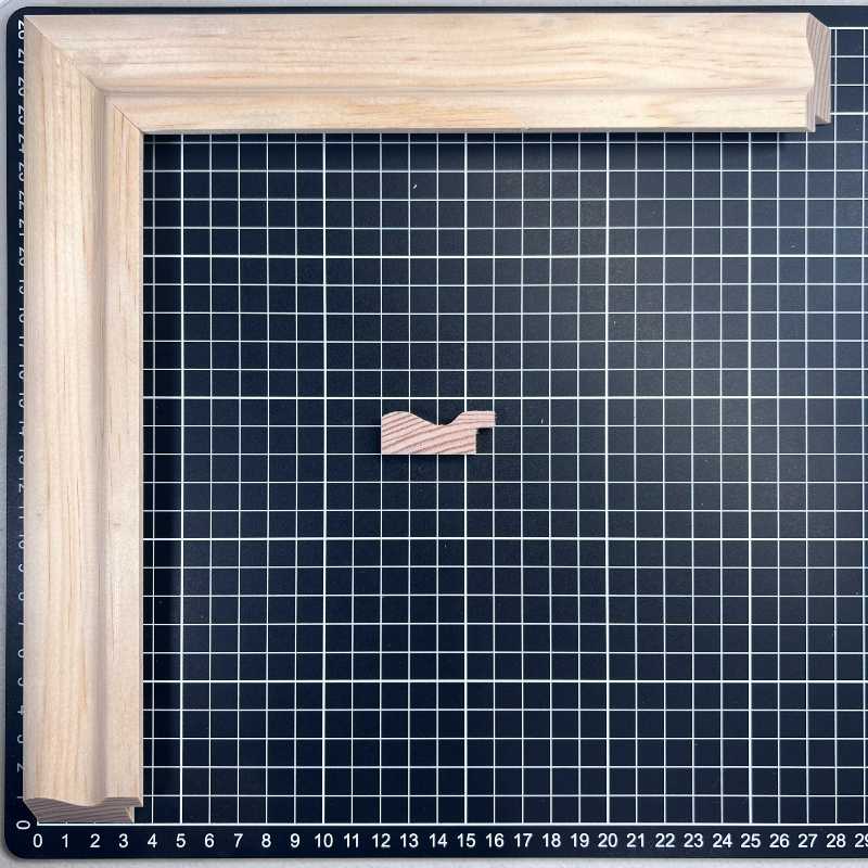 294 Moldura de Madera de Pino de Primera, Linea para Marco, Tipo Plana, de 15mm de espesor x 040mm de ancho. sin Textura, sin Acabado.