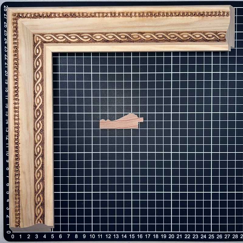 36 - EGIPCIA Moldura de Madera de Pino de Primera, Linea para Marco, Tipo Plana, de 20mm de espesor x 055mm de ancho. con Textura, sin Acabado.