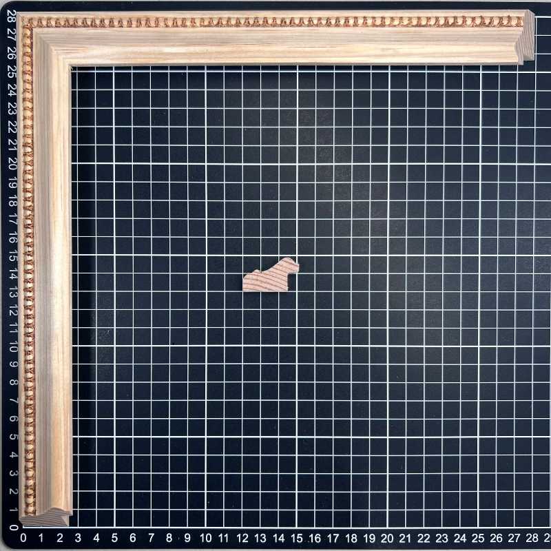 403 - G1 Moldura de Madera de Pino de Primera, Linea para Marco, Tipo Plana, de 20mm de espesor x 031mm de ancho. con Textura, sin Acabado.