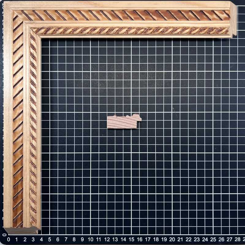 43 - G1 - Sofia Moldura de Madera de Pino de Primera, Linea para Marco, Tipo Plana, de 20mm de espesor x 042mm de ancho. con Textura, sin Acabado.