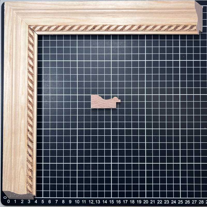 435 - 11G Moldura de Madera de Pino de Primera, Linea para Marco, Tipo Plana, de 20mm de espesor x 043mm de ancho. con Textura, sin Acabado.