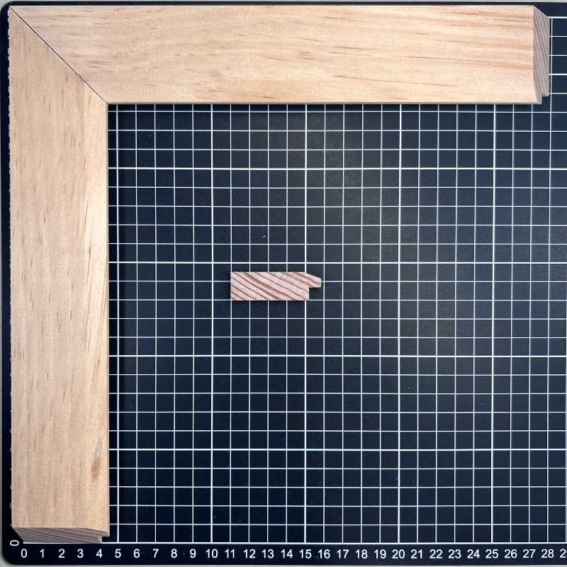 715 - 15 x 48 Moldura de Madera de Pino de Primera, Linea para Marco, Tipo Plana, de 15mm de espesor x 048mm de ancho. sin Textura, sin Acabado.