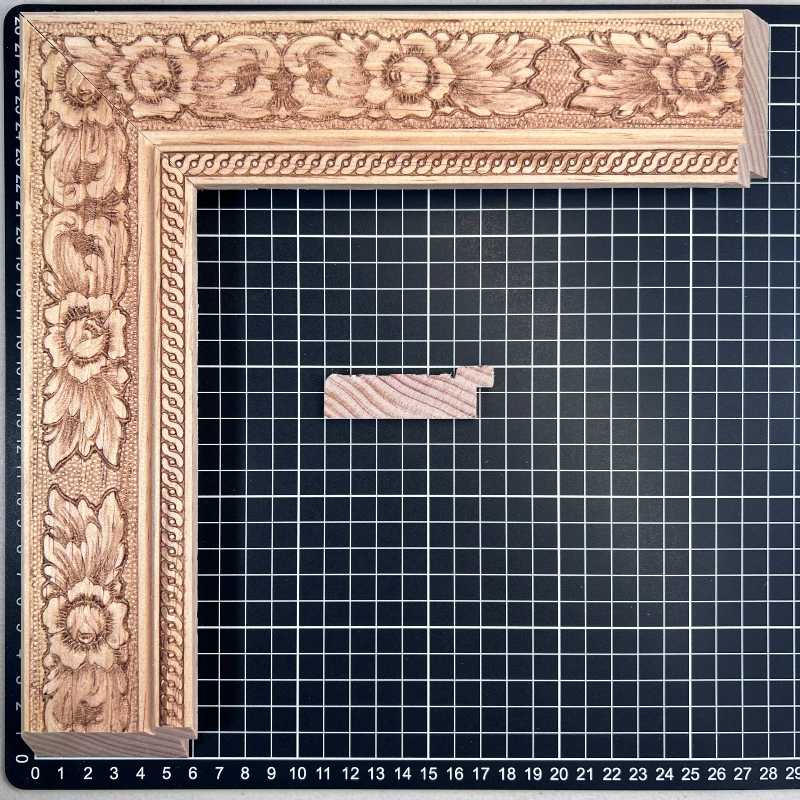 Benfica 65 Rosita Moldura de Madera de Pino de Primera, Linea para Marco, Tipo Plana, de 20mm de espesor x 065mm de ancho. con Textura, sin Acabado.