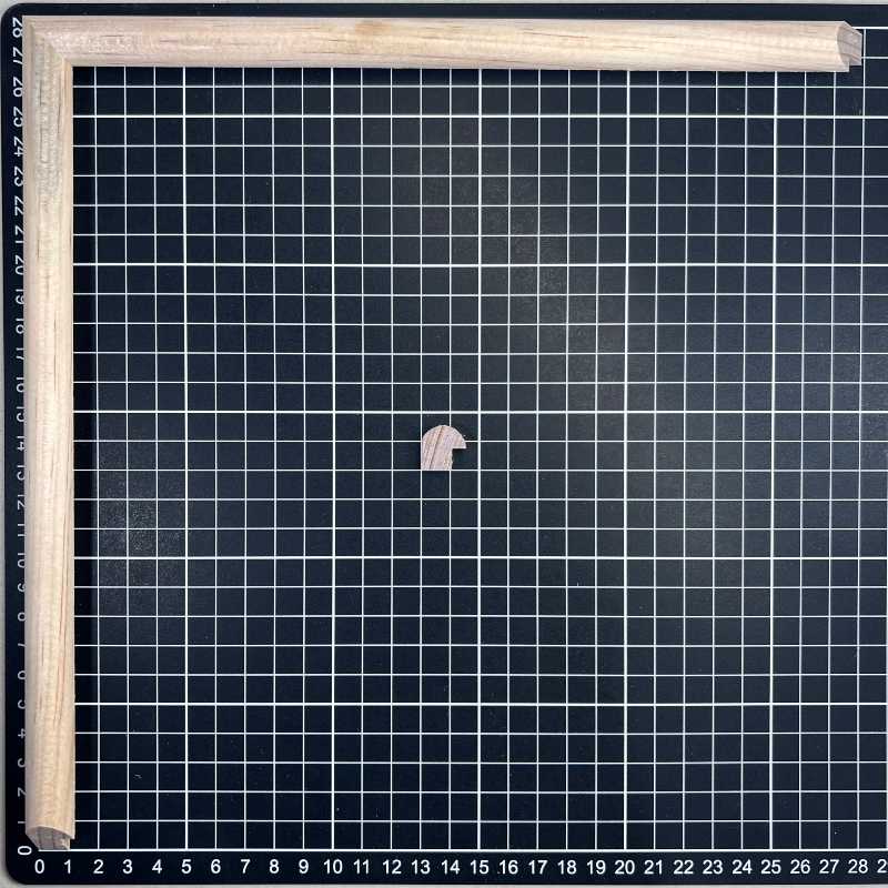 1/2 Caña - 1 Moldura de Madera de Pino de Primera, Linea para Marco, Tipo Plana, de 15mm de espesor x 015mm de ancho. sin Textura, sin Acabado.