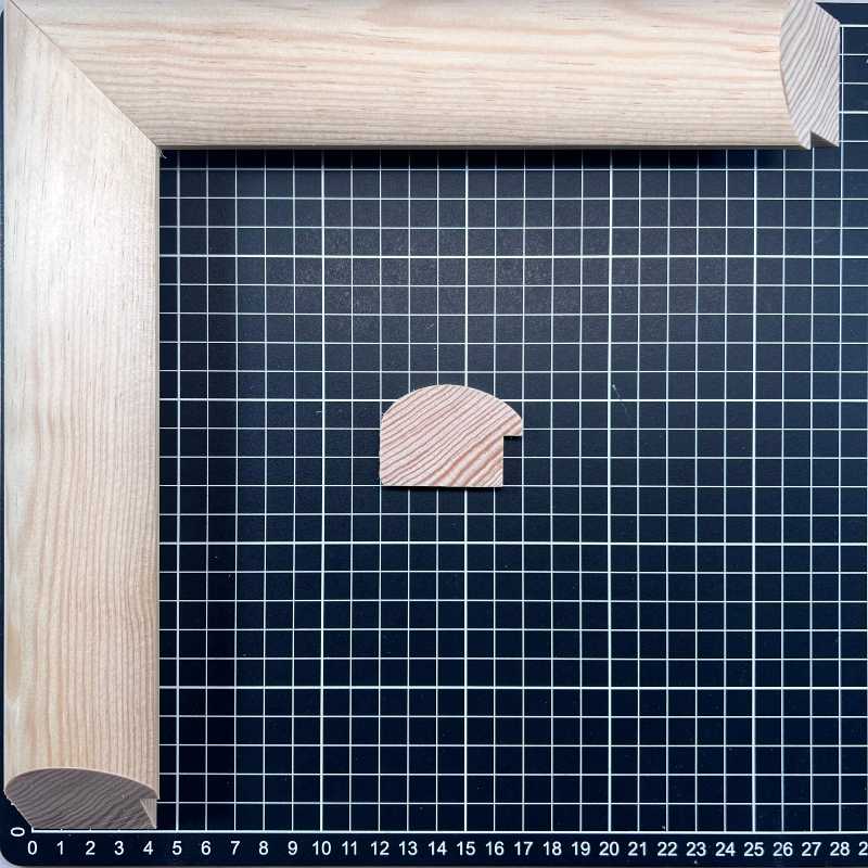 1/2 Caña - 280 Moldura de Madera de Pino de Primera, Linea para Marco, Tipo Plana, de 35mm de espesor x 050mm de ancho. sin Textura, sin Acabado.