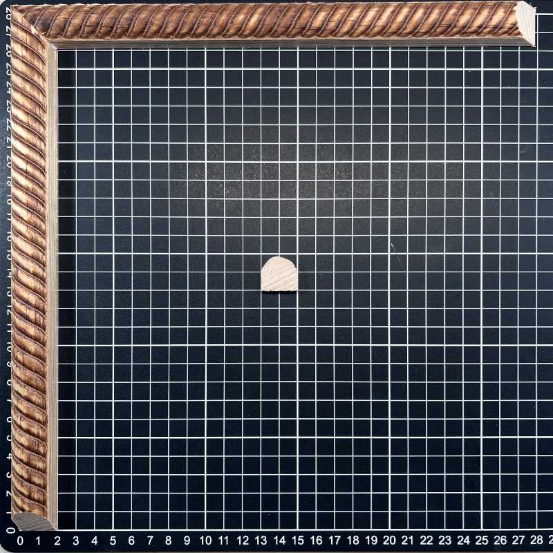 1/2 caña - 20 x 20 caramelo Moldura de Madera de Pino de Primera, Linea para Marco, Tipo Plana, de 20mm de espesor x 020mm de ancho. con Textura, sin Acabado.