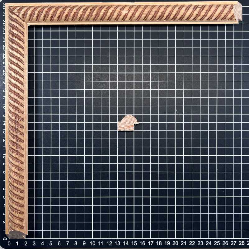 1/2 caña - 20 x 25 caramelo Moldura de Madera de Pino de Primera, Linea para Marco, Tipo Plana, de 20mm de espesor x 025mm de ancho. con Textura, sin Acabado.