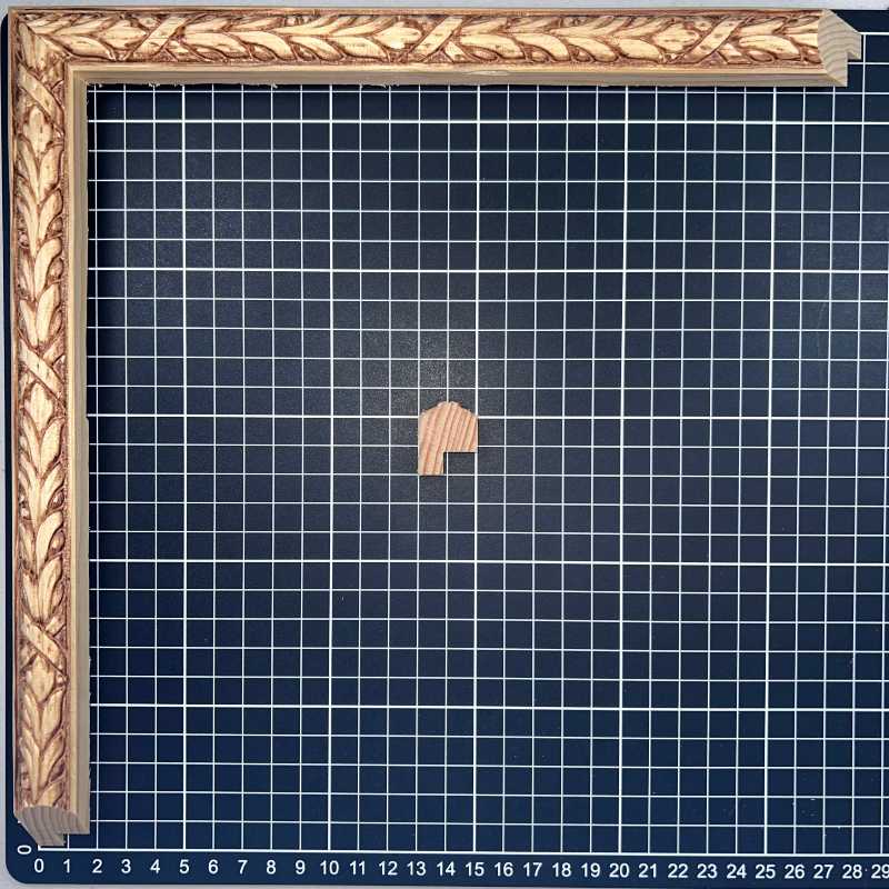 1/2 Caña - 25 x 20 Piña Moldura de Madera de Pino de Primera, Linea para Marco, Tipo Plana, de 20mm de espesor x 025mm de ancho. con Textura, sin Acabado.