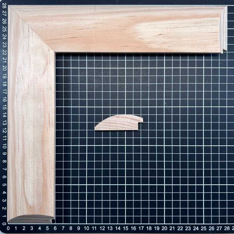 1/2 Caña - Baja 57 Moldura de Madera de Pino de Primera, Linea para Marco, Tipo Plana, de 19mm de espesor x 057mm de ancho. sin Textura, sin Acabado.