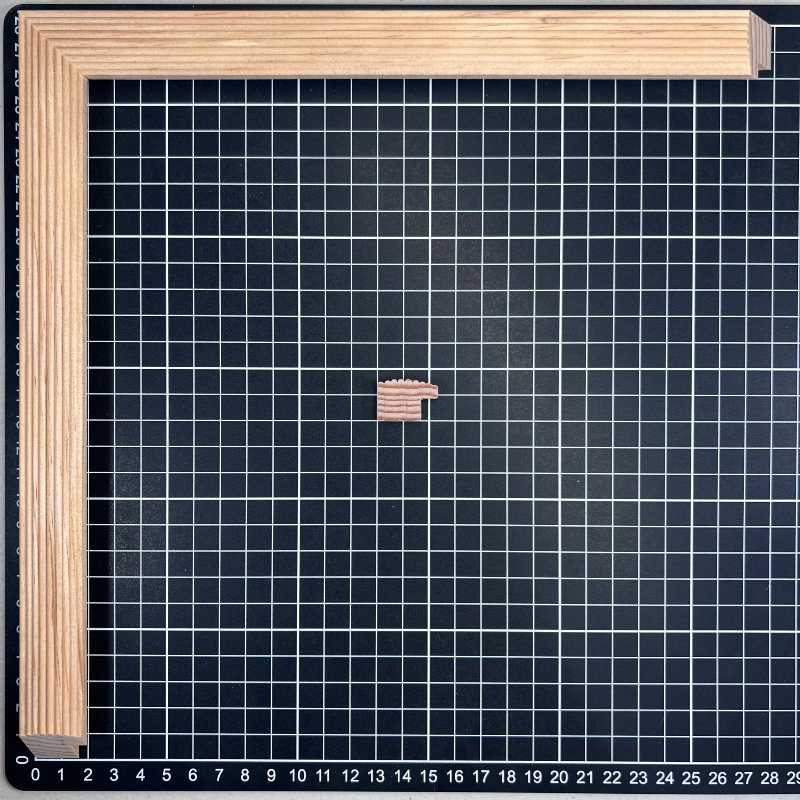 1/2 Caña - RAYADA - 23 Moldura de Madera de Pino de Primera, Linea para Marco, Tipo Plana, de 16mm de espesor x 023mm de ancho. sin Textura, sin Acabado.