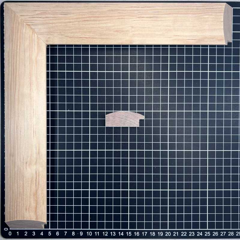 1/2 Caña - SUPER - 50 Moldura de Madera de Pino de Primera, Linea para Marco, Tipo Plana, de 20mm de espesor x 050mm de ancho. sin Textura, sin Acabado.