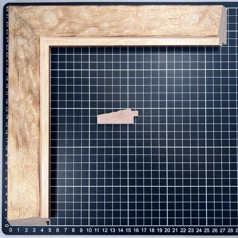 Chaflan Chico - PIEDRA Moldura de Madera de Pino de Primera, Linea para Marco, Tipo Plana, de 20mm de espesor x 053mm de ancho. con Textura, sin Acabado.