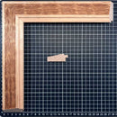 Chaflan Chico - CARDA/raiz Moldura de Madera de Pino de Primera, Linea para Marco, Tipo Plana, de 20mm de espesor x 053mm de ancho. con Textura, sin Acabado.