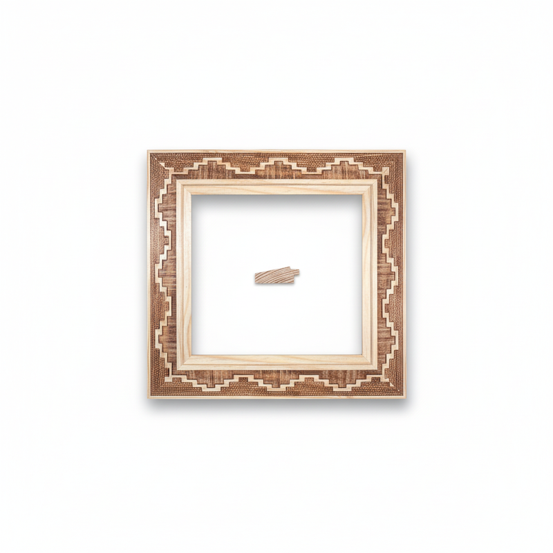 Chaflan Chico - PIRAMIDE/inca Moldura de Madera de Pino de Primera, Linea para Marco, Tipo Plana, de 20mm de espesor x 053mm de ancho. con Textura, sin Acabado.