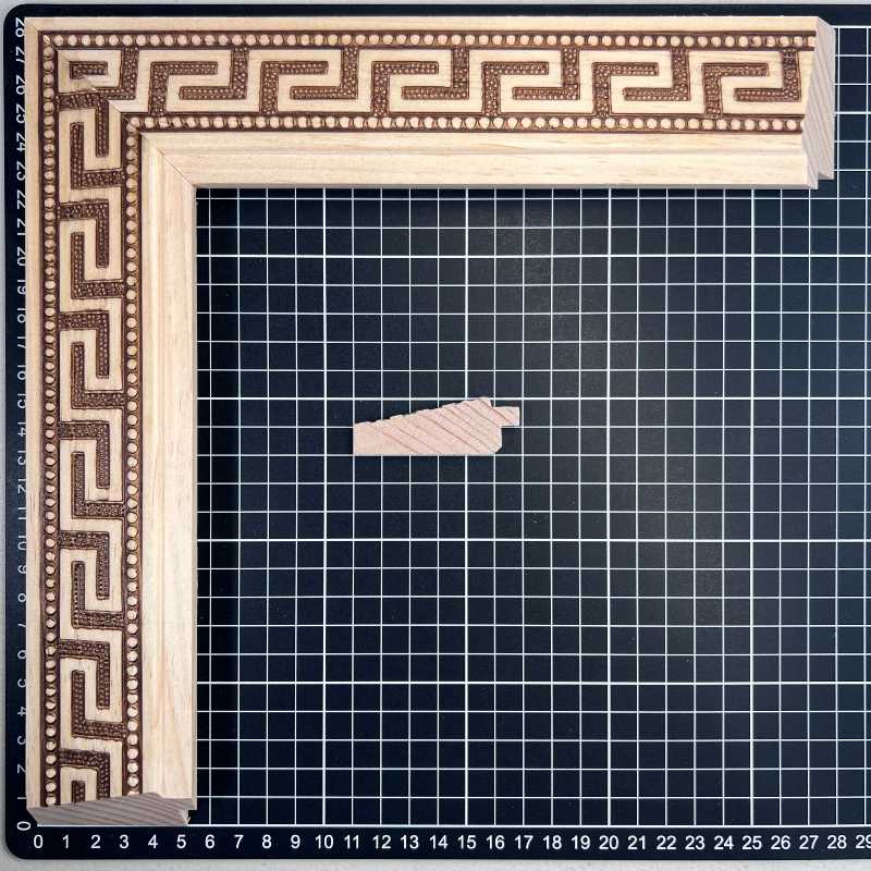 Chaflan - AZTECA Moldura de Madera de Pino de Primera, Linea para Marco, Tipo Plana, de 20mm de espesor x 058mm de ancho. con Textura, sin Acabado.