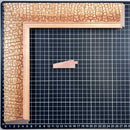 Chaflan - EMPEDRADO Moldura de Madera de Pino de Primera, Linea para Marco, Tipo Plana, de 20mm de espesor x 058mm de ancho. con Textura, sin Acabado.