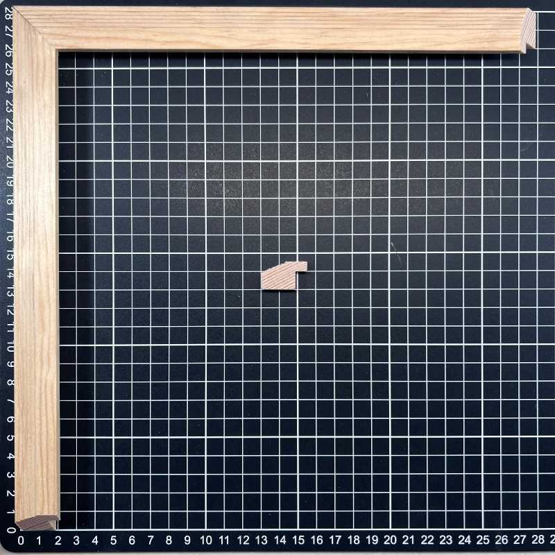 Escalonada Chica Moldura de Madera de Pino de Primera, Linea para Marco, Tipo Plana, de 16mm de espesor x 025mm de ancho. sin Textura, sin Acabado.