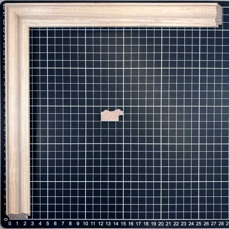 FEA Moldura de Madera de Pino de Primera, Linea para Marco, Tipo Plana, de 16mm de espesor x 030mm de ancho. sin Textura, sin Acabado.
