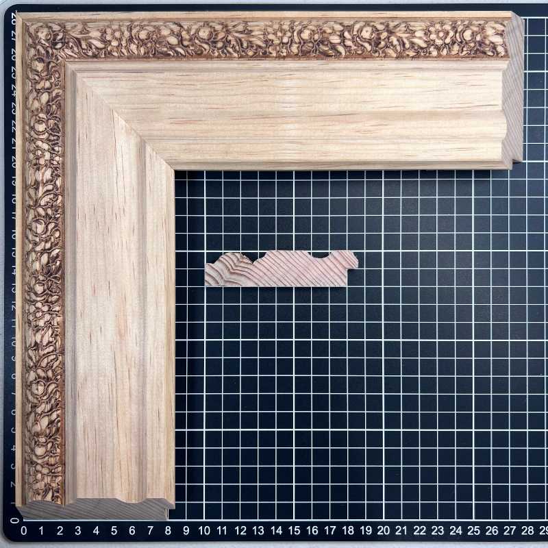 MARIA GALERIA - 26G G1 Moldura de Madera de Pino de Primera, Linea para Marco, Tipo Plana, de 20mm de espesor x 085mm de ancho. con Textura, sin Acabado.