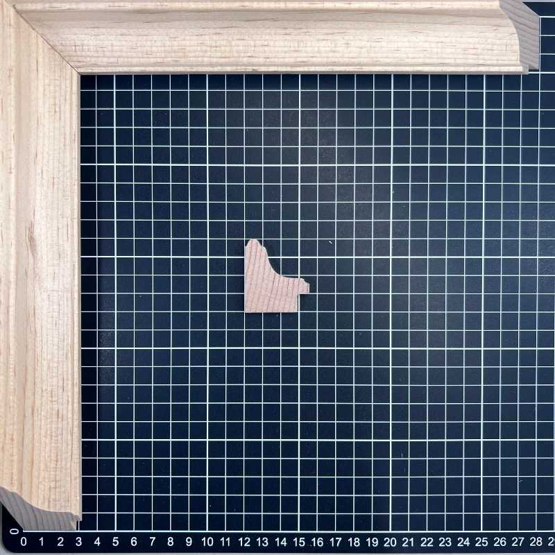 MARISELA Moldura de Madera de Pino de Primera, Linea para Marco, Tipo Plana, de 35mm de espesor x 040mm de ancho. sin Textura, sin Acabado.