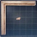 PLASTICA - G1 Moldura de Madera de Pino de Primera, Linea para Marco, Tipo Plana, de 20mm de espesor x 037mm de ancho. con Textura, sin Acabado.