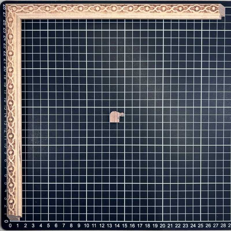 PICO DE LORO 2 - 16 x 20 - G1 Moldura de Madera de Pino de Primera, Linea para Marco, Tipo Plana, de 16mm de espesor x 020mm de ancho. con Textura, sin Acabado.