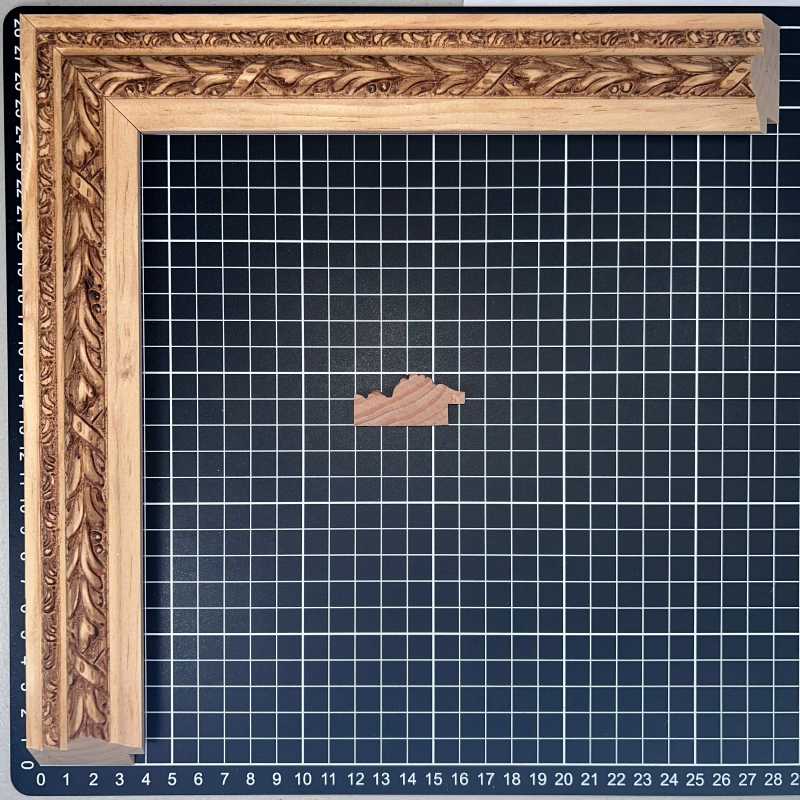 RICHIE - G1 Moldura de Madera de Pino de Primera, Linea para Marco, Tipo Plana, de 20mm de espesor x 042mm de ancho. con Textura, sin Acabado.