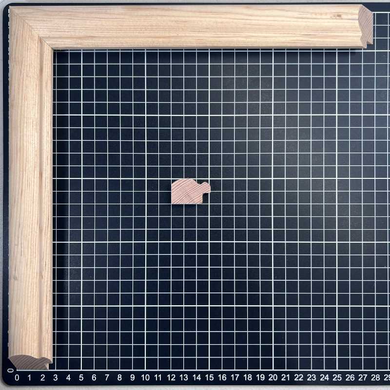 TEPIC Moldura de Madera de Pino de Primera, Linea para Marco, Tipo Plana, de 20mm de espesor x 031mm de ancho. sin Textura, sin Acabado.