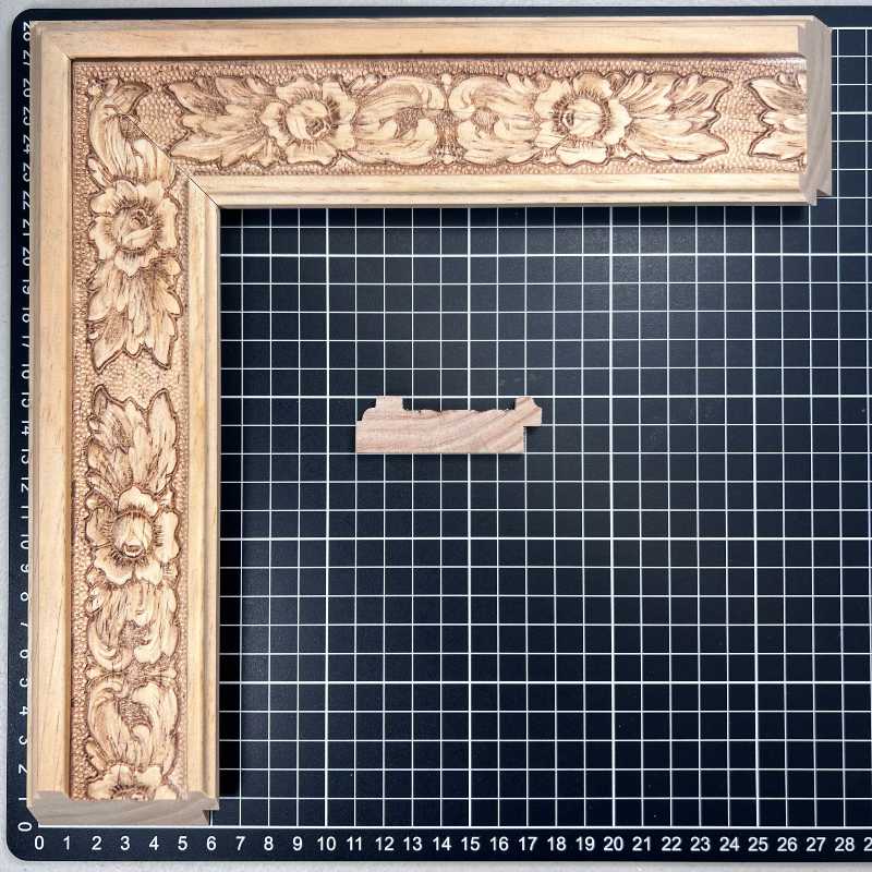 TRINI - ROSITA Moldura de Madera de Pino de Primera, Linea para Marco, Tipo Plana, de 20mm de espesor x 065mm de ancho. con Textura, sin Acabado.